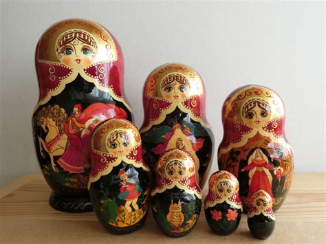 Antique nesting dolls - This is a very collectible set of six vintage wooden Santa Claus nesting dolls. The largest one measures approximately 6 3/4 in height. They are in what I consider to be good to very good condition with some loss to the finish and paint on the largest one and a small chip to one of the medium sized 